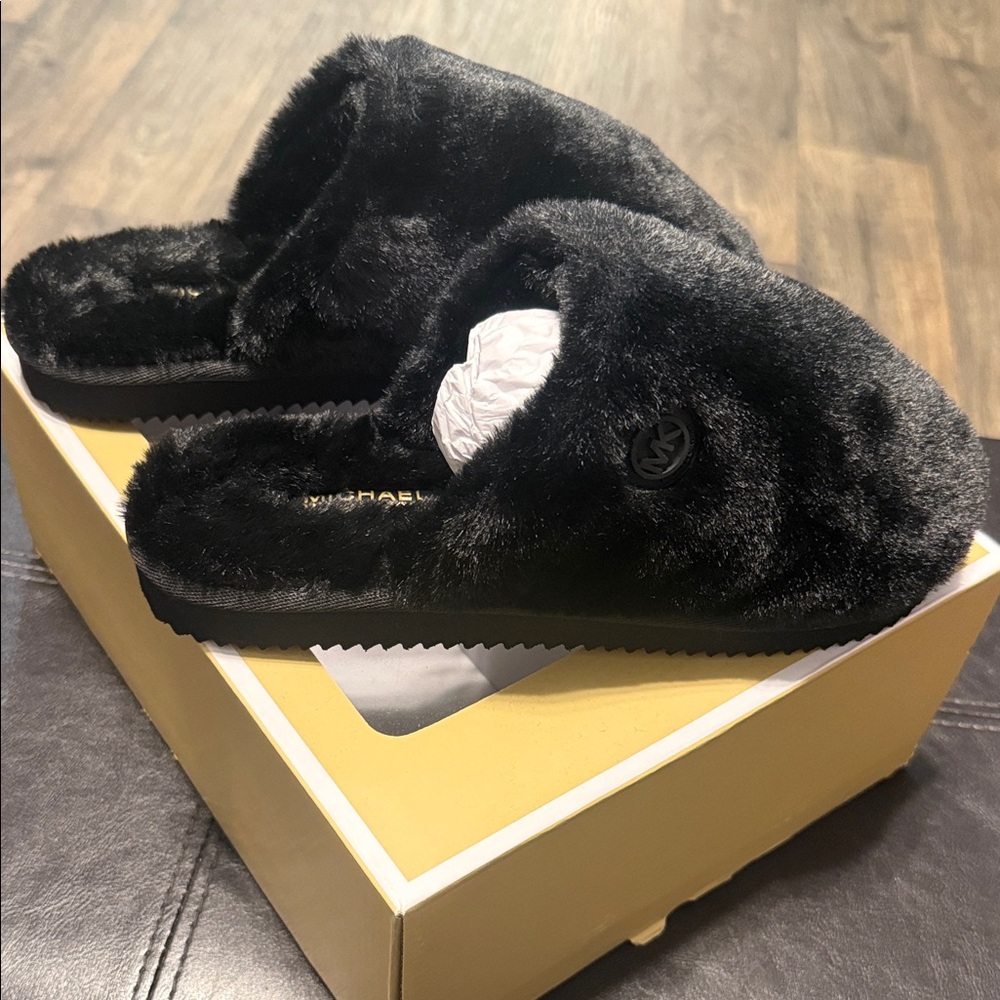 Michael Kors Plush Black Women's Slippers - Picture 1 of 3